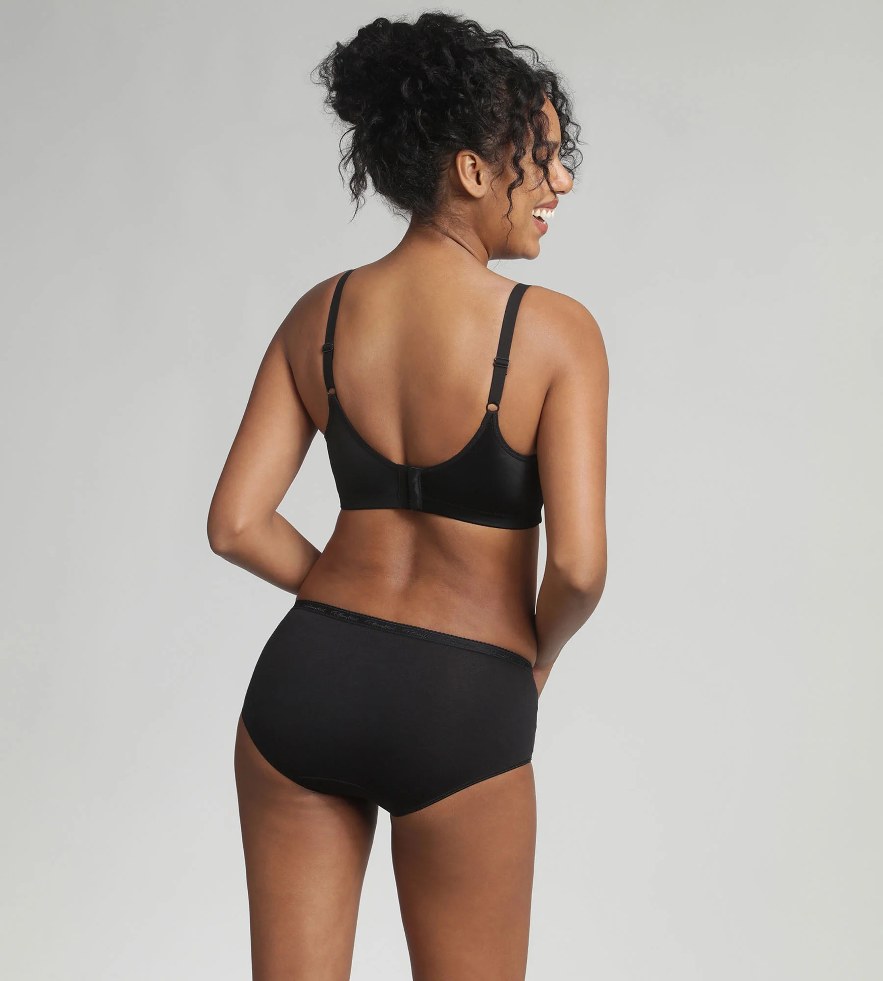 Reggiseno senza ferretto nero Essential Support - Image 4